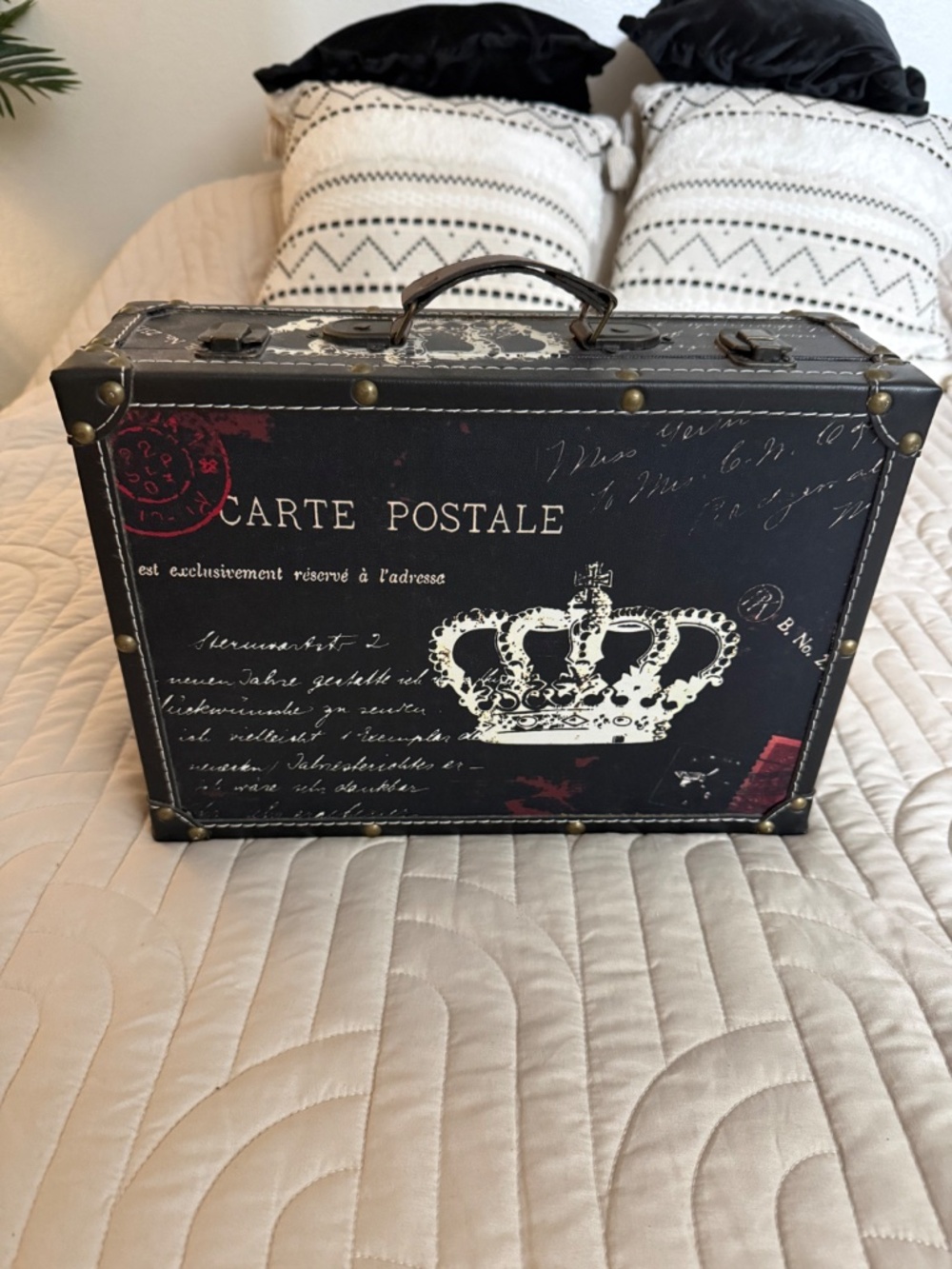 Suitcase decor/storage - Picture 3 of 4